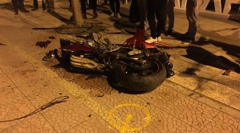 Shqiptari përplas motorin me makinë, vetëdorëzohet në polici