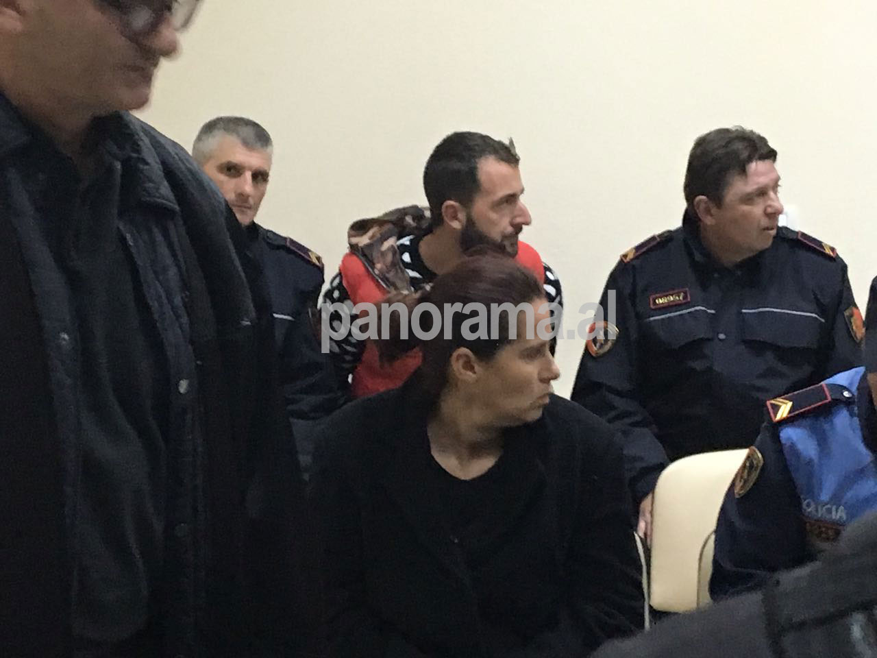 Vrau burrin dhe vjehrrën e dashnores nga xhelozia, gruaja ‘e fal’ Kasëmin, i dërgon në gjyq…