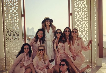 Vajza e milionerit po kthehej nga festa e beqarisë, vdes me 7 mikeshat e saj (FOTO)