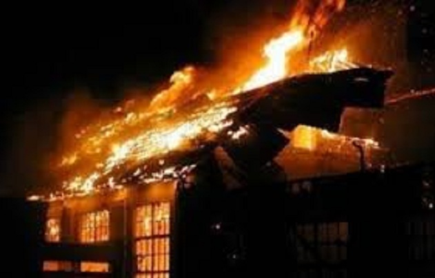 Kasollja përfshihet nga flakët, humb jetën bariu