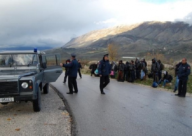 Transportonin sirianë me taksi për në Mal të Zi, 5 të arrestuar (EMRAT)