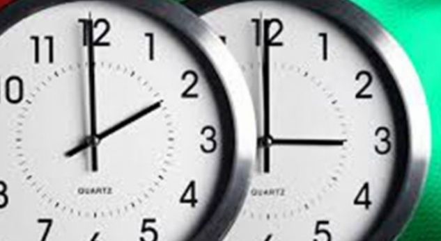 Nesër ndryshon ora, mësoni si duhen vendosur akrepat