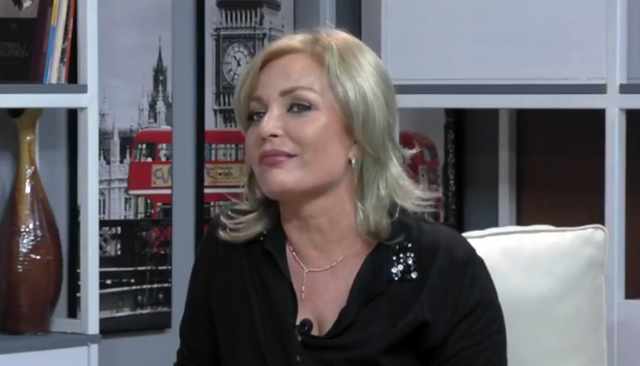 Me lot në sy, këngëtarja flet për  vdekjen e vëllait, adoptimin dhe punët e vështira në Gjermani