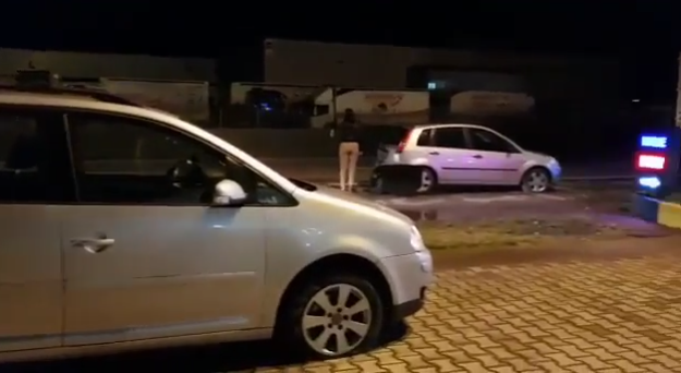 10 automjeteve u çahen gomat në autostradën Tiranë-Durrës (VIDEO)