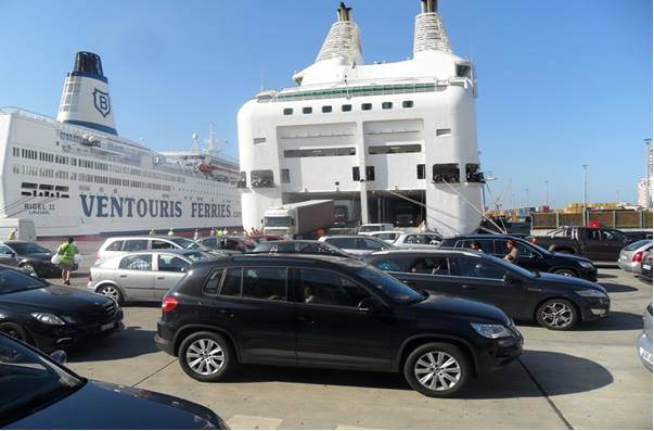 Shkojnë të tërheqin makinat në portin e Durrësit, por befasohen nga…