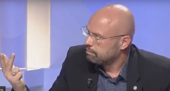 ‘Hetimi i pasurive po bëhet skandaloz’, Manjani: Kontrollojnë veshjet e fëmijëve 10-vjeçarë