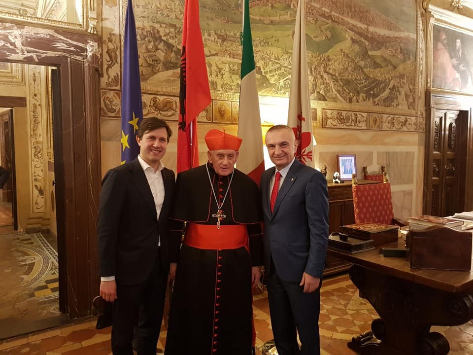Presidenti Meta vizitë në Firence, shoqërohet nga kardinali Ernest Troshani