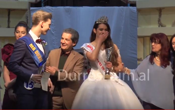 Shpallen “Miss dhe Mister Durrësi”, dy adoleshentët më të bukur të qytetit (VIDEO)