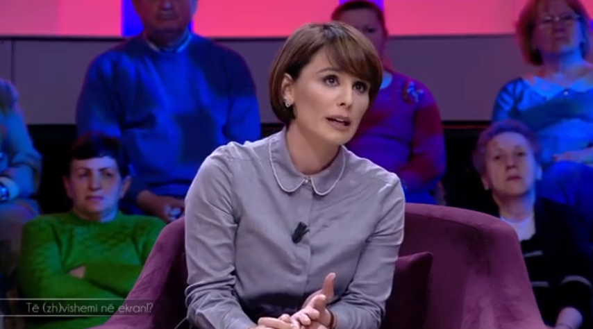 VIDEO/ Mira Kazhani injoron Luanën në ‘shtëpinë’ e saj: Shoh vetëm çfarë vesh, për të dëgjuar preferoj Arbanën