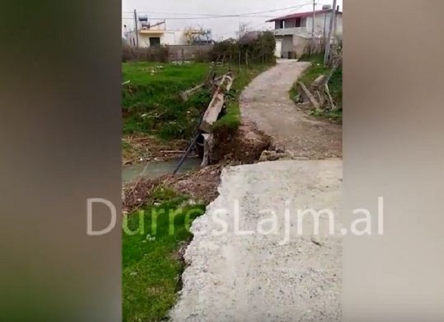 Dëmet që lanë pas reshjet e shiut në Porto Romano (VIDEO)