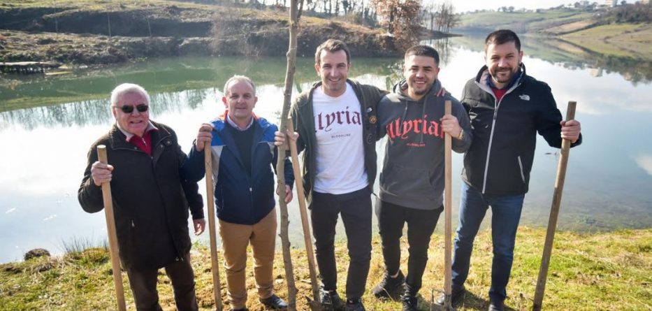 Kryebashkiaku Veliaj dhe Noizy mbjellin 550 pemë te Liqeni i Farkës