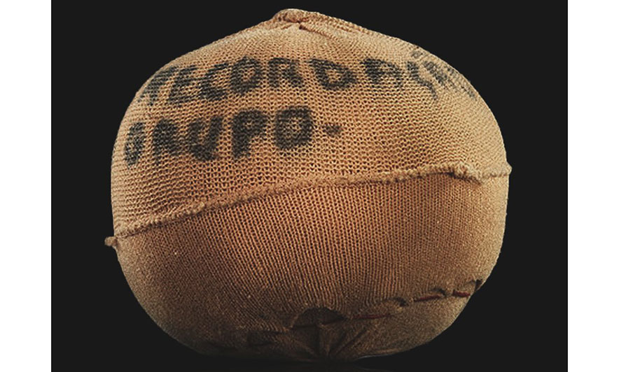 Nostalgji, Pelé publikon “leckën” e shqelmuar për herë të parë