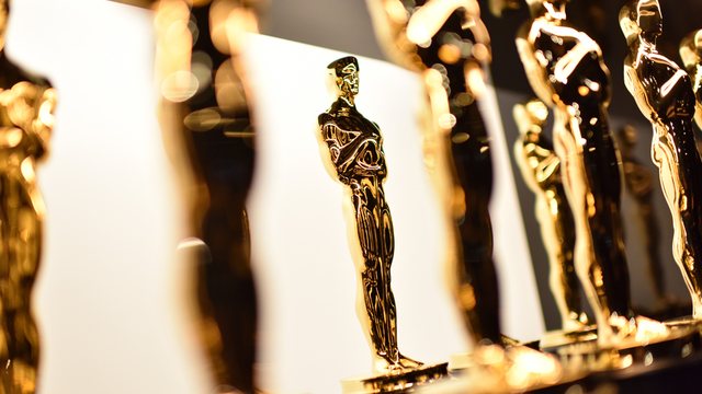 FOTO/ Si u veshën këngëtaret shqiptare në Oscars 2018