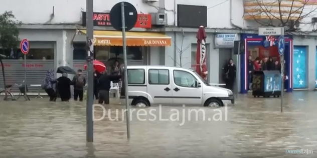 TABELA/ Reshje intensive dhe shtrëngata në të gjitha qarqet, orët “e pikut”