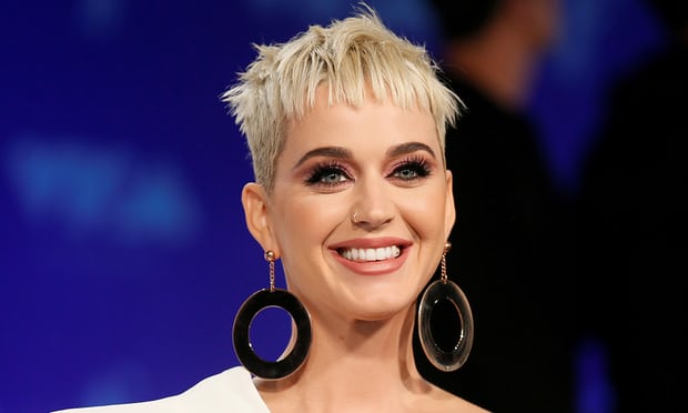 Në gjyq për pronën me këngëtaren e njohur, e moshuara vdes në seancë