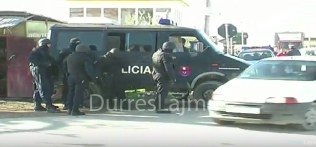 EMRI/ Ktheu trailerin e prishur në magazinë droge, kapet me 188 kg brenda (VIDEO)