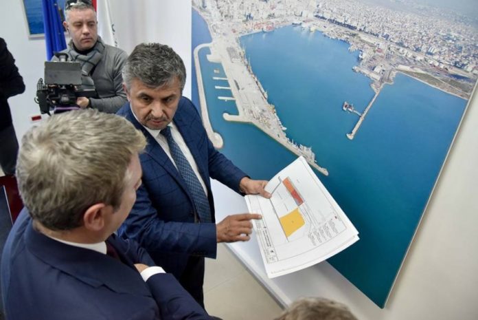 Pse u shkarkua pa zhurmë drejtori i Portit të Durrësit?