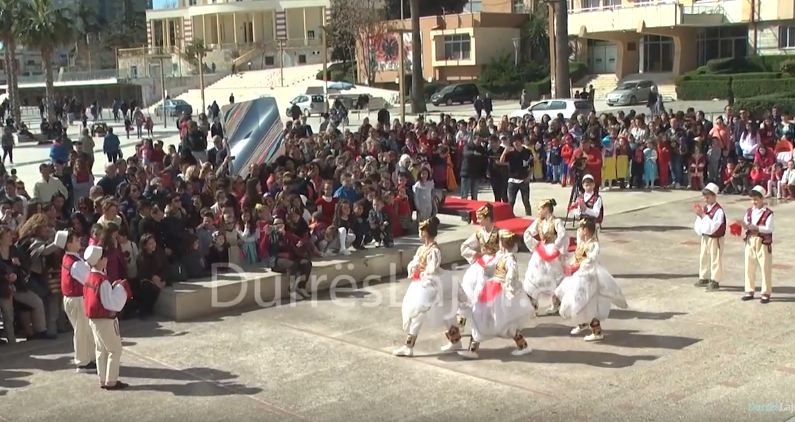 Qendra Kulturore e Fëmijëve në Durrës, koncert artistik për Ditën e Verës (VIDEO)