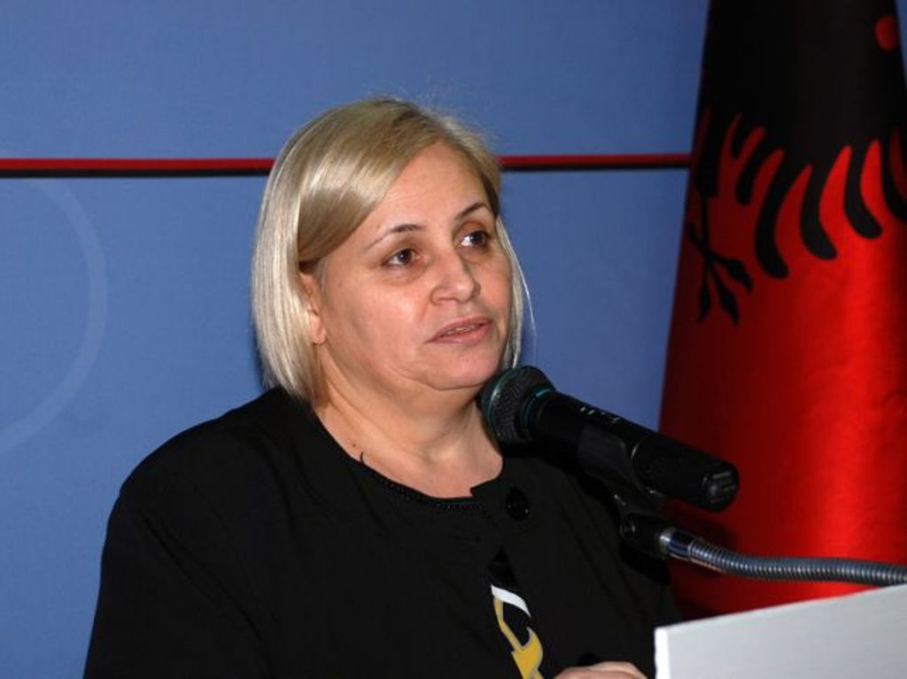 Deputetja e Durrësit: Me biçikletë nga Tirana për në Durrës për një përqafim!