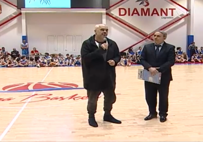 Rama u shfaq me tuta në Durrës, Berisha tregon nga se vuan: I mban prej kokainës