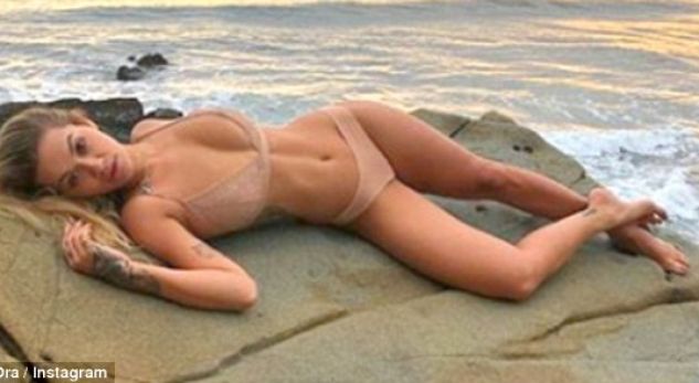 Rita Ora shfaqet si një sirenë seksi (FOTO)