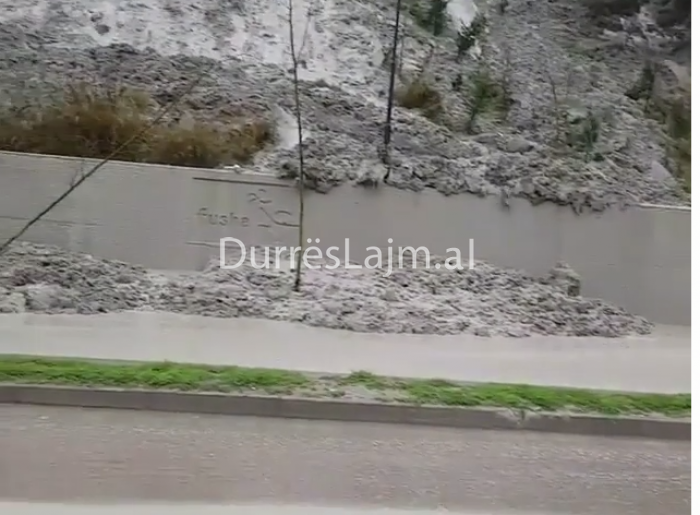 Nami në Currila/ Shihni si rrëshqasin dherat nga kodra (VIDEO+FOTO)