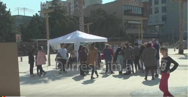 Apeli nga Durrësi: Mos u jepni fëmijëve që lypin para, por njoftoni bashkinë dhe policinë (VIDEO)