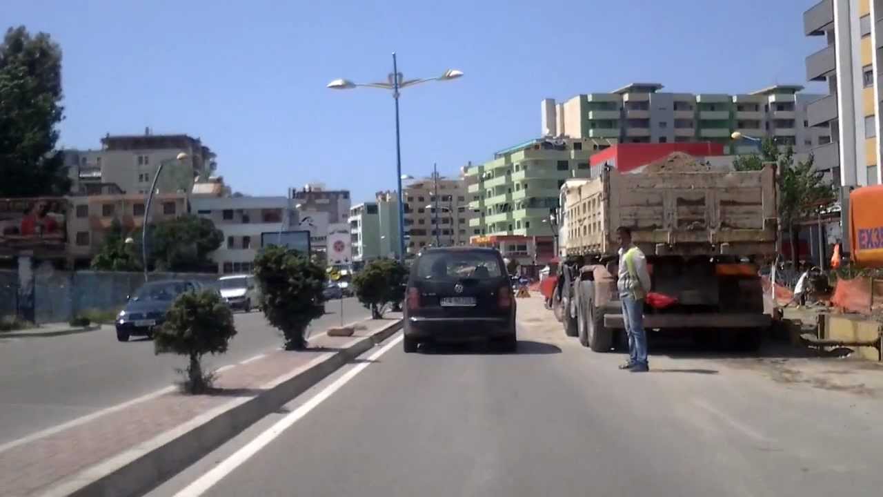 36-vjeçarit i vjedhin me dhunë makinën në rrugën Plepa-Durrës, gjendet më pas