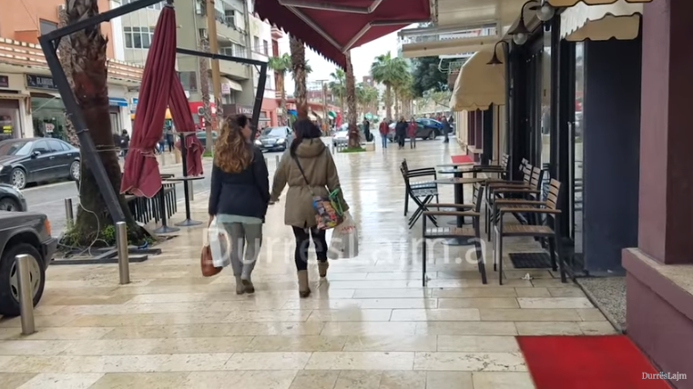 Trotuareve në Durrës u rikthehet “liria” (FOTO & VIDEO)