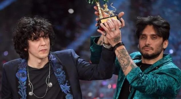 Ermal Meta merr dhuratën simbolike nga qyteti i Barit