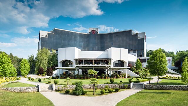 Sheraton, pasi la Shqipërinë, shkon në Kosovë