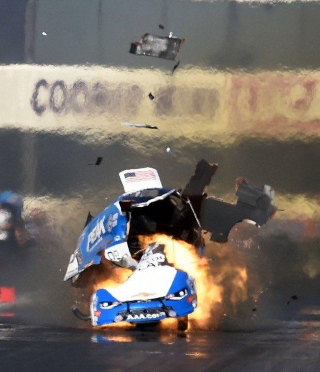 VIDEO/ Shpërthen makina, piloti shpëton për mrekulli