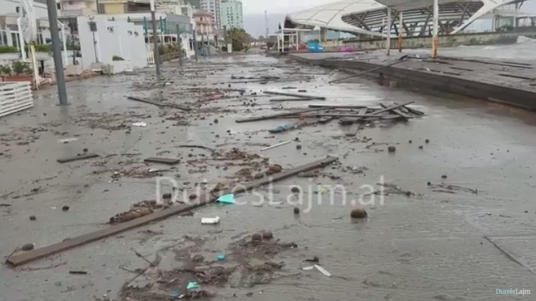 Çfarë la pas stuhia e një dite më parë në Durrës (FOTO & VIDEO)