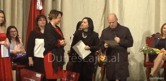 Suksesi i grave në Durrës/ Simbol biznesmenia Balza, gazetarja Vasili dhe zv.ministrja Voda (VIDEO)