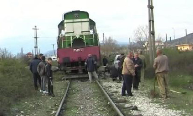 U përplas nga treni, humb jetën e mitura