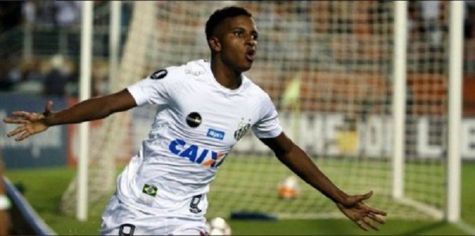 U largua nga ora e mësimit për të qenë në fushë, sulmuesi i Santosit futet në histori