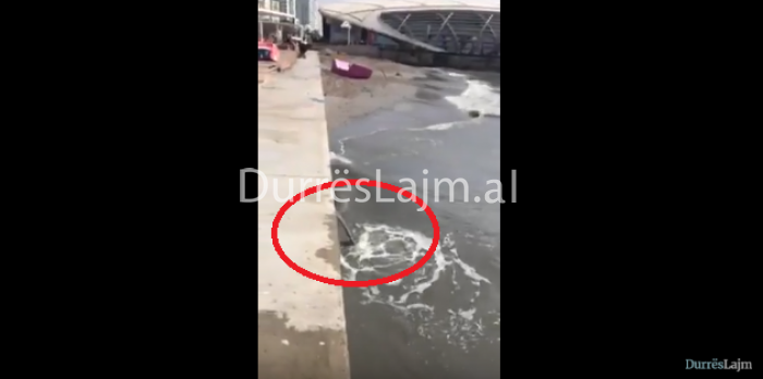 VIDEOLAJM/ Ujërat e zeza teksa derdhen direkt në det në Vollga