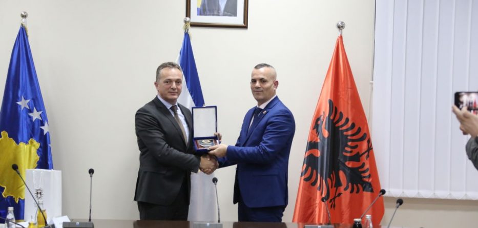 Kryepolici Ardi Veliu vizitë në Kosovë, e para jashtë vendit