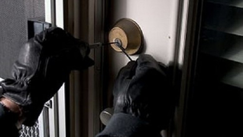 Vodhën një supermarket, arrestohen 3 “skifterët”