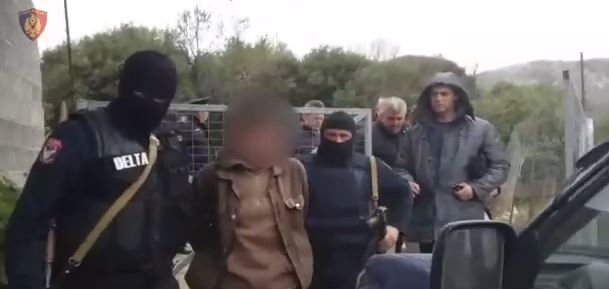 Krim makabër/ Vret kushëririn me sëpatë, arrestohet 40-vjeçari (EMRI)