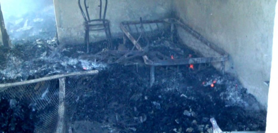 Merr flakë banesa, vdes i moshuari