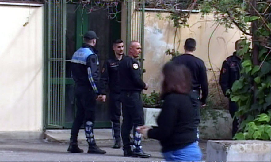 Familjarët i japin lamtumirën e fundit 3-vjeçarit në Durrës, kopshti mbyll dyert