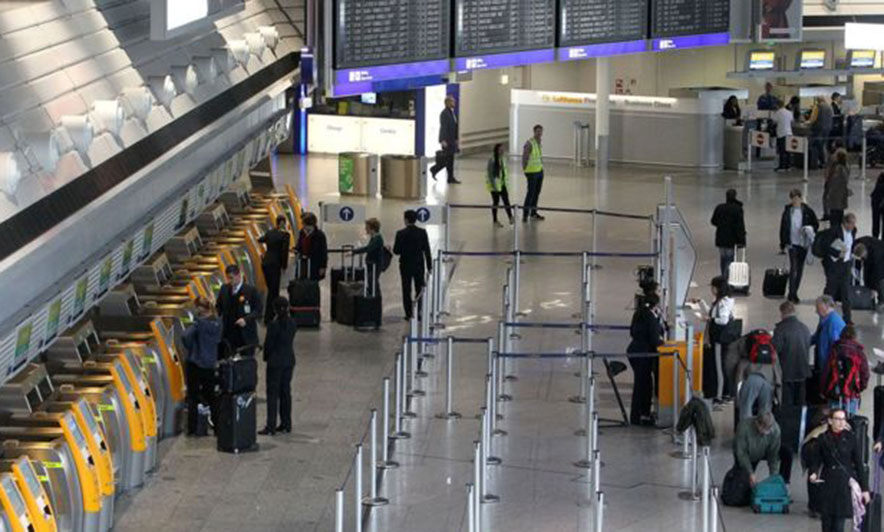 Grevat bllokojnë mijëra udhëtarë, anulohet një fluturim edhe në Rinas