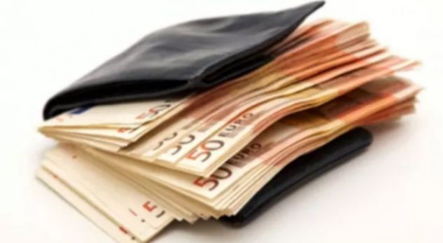 Gjen portofolin me 2 mijë e 500 euro, qytetari befason me gjestin