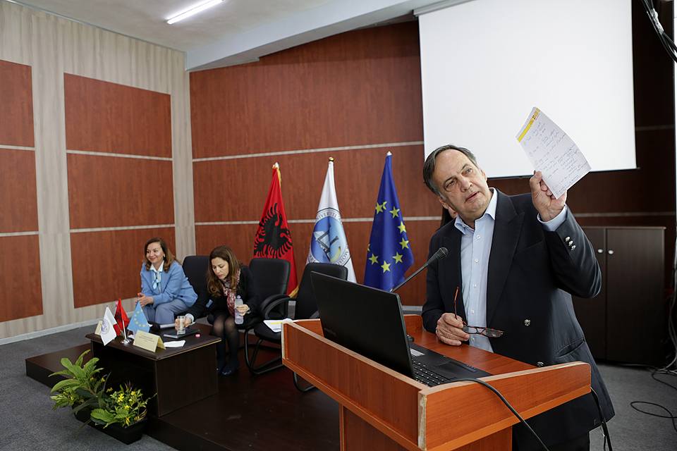 Knut Fleckenstein në UAMD, iu jep studentëve mesazhin e realitetit të Bashkimit Evropian