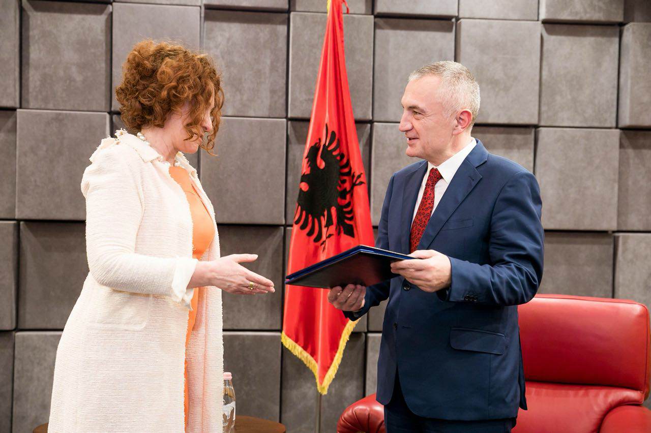 Vlahutin i dorëzon raportin, Meta: Të jemi të gjithë të bashkuar