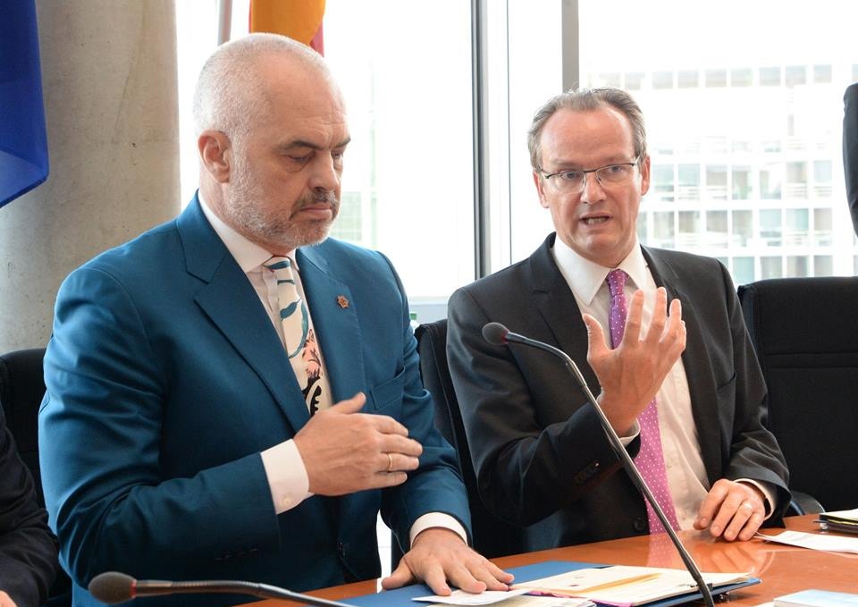 Deputeti gjerman tjetër shuplakë Ramës: Shqipëria jo gati për negociatat!