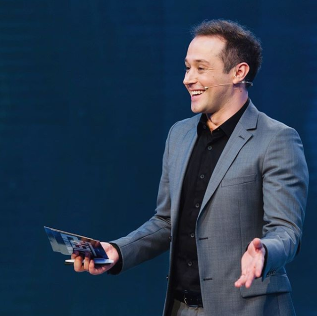 Turjan Hyska largohet nga Vizion Plus, ja ku do ta fillojë emisionin e ri