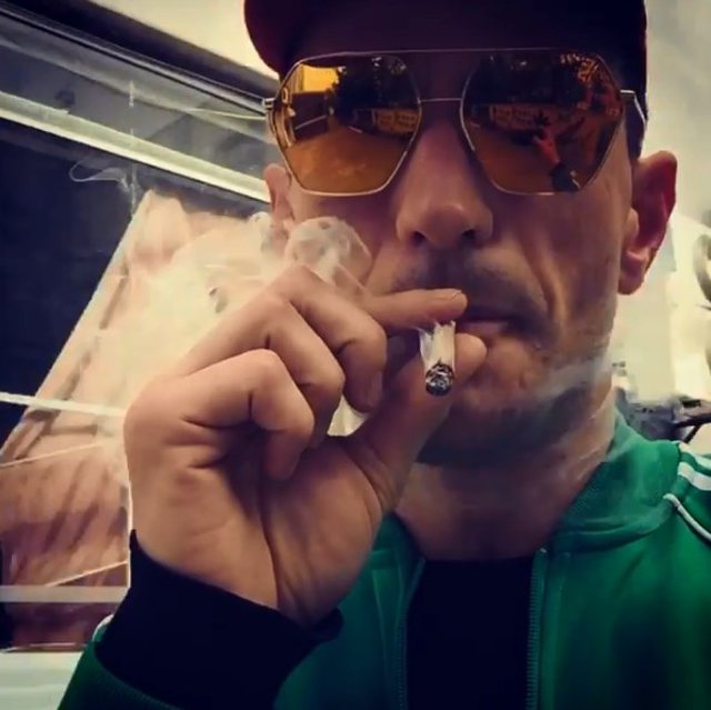 VIDEO/ Lirohet pas dy ditësh, shihni çfarë bën Stresi pasi doli nga qelia