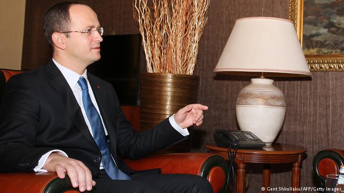 “Shqipëria bën biznes me Turqinë, fle me Serbinë dhe flirton me Rusinë”